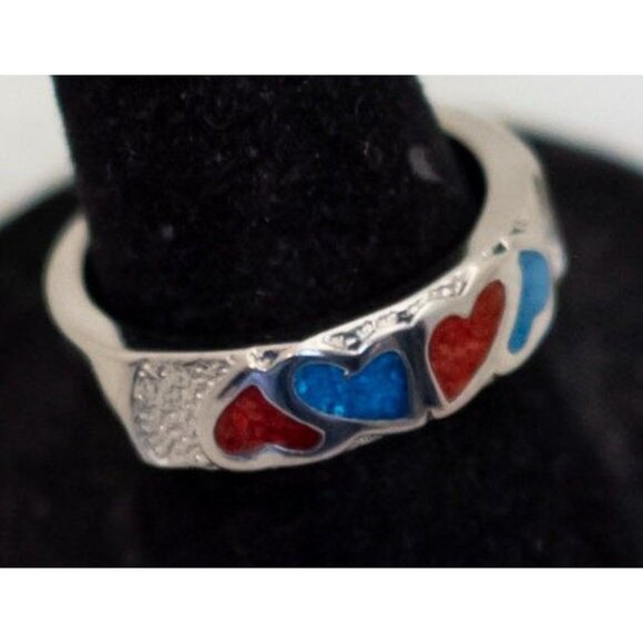 Size 7, Vintage Abstract Blue & Red Hearts Silver Tone Band Ring - T22 - Picture 2 of 3